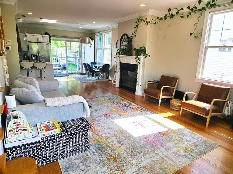 429 Gallivan Blvd — Photo 4