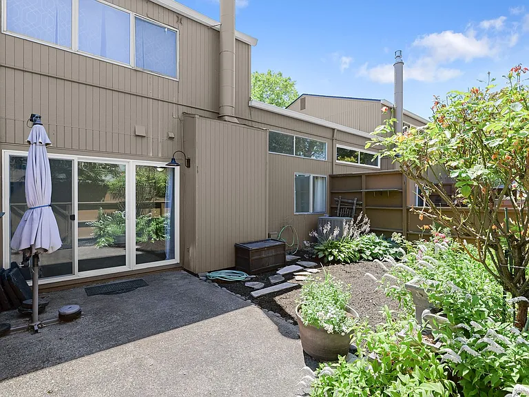 17570 NW Shorewood Dr — Photo 21