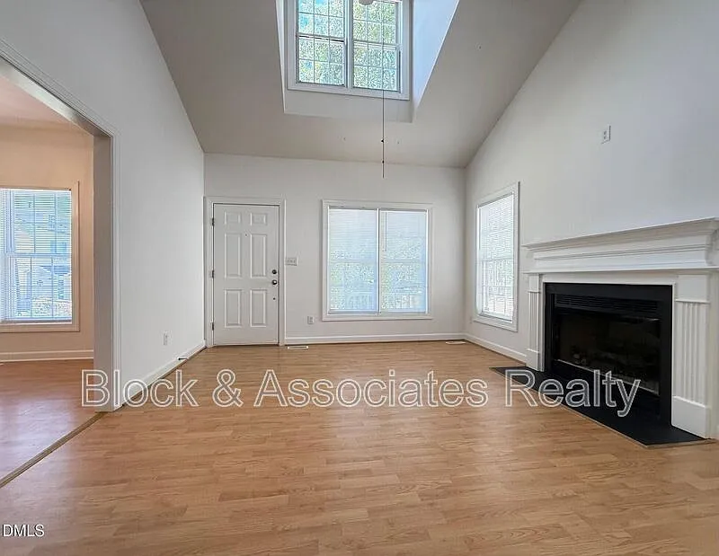 Sterling Park Townhomes — Photo 4