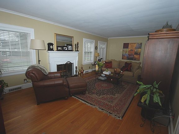 3rd image of 210 N Elam Ave