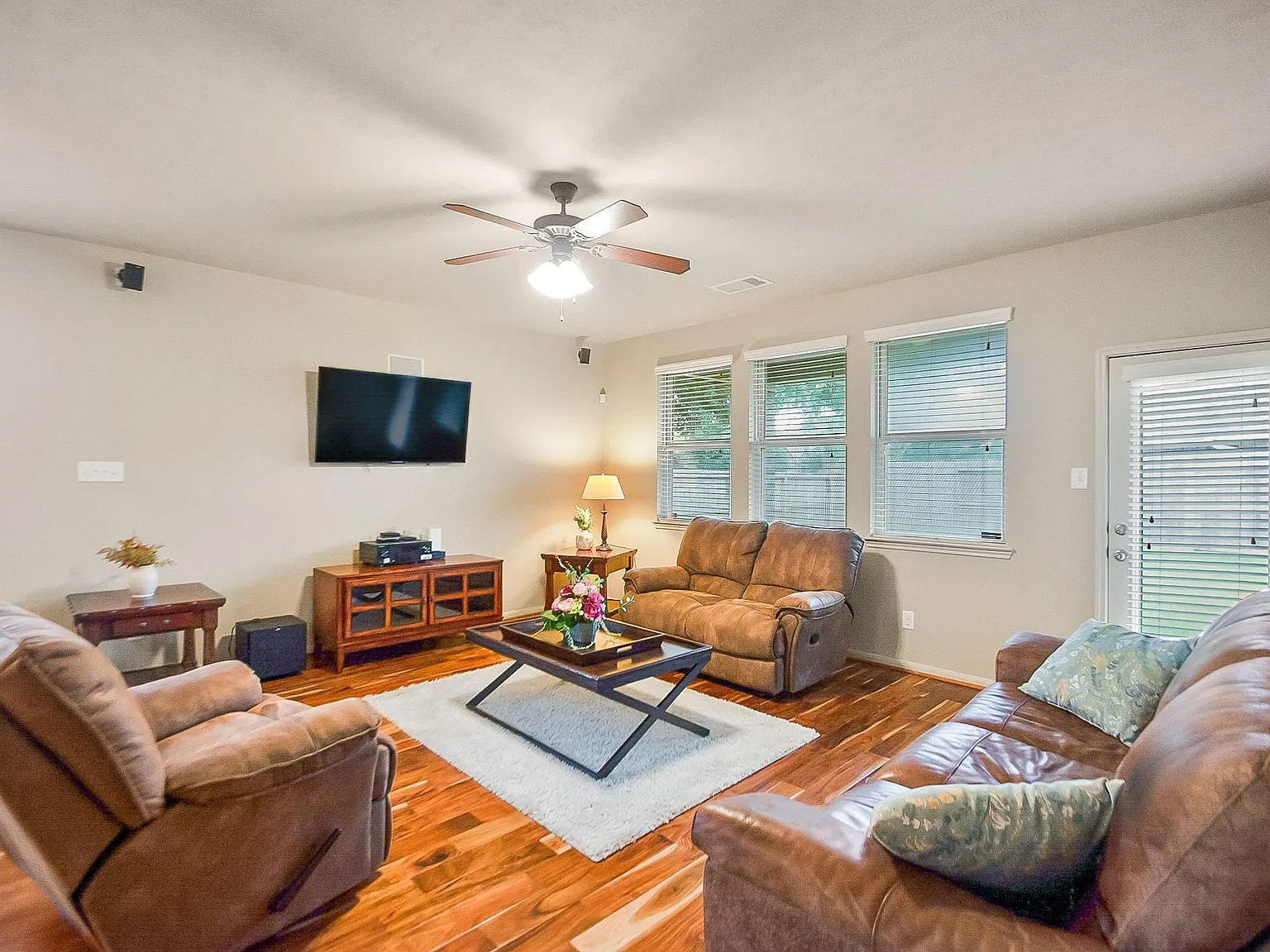 4 bed, 2.5 bath, 2233 sqft, $2,550 — Photo 4