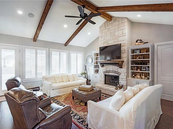 4th image of 6 Lake Stone Ct