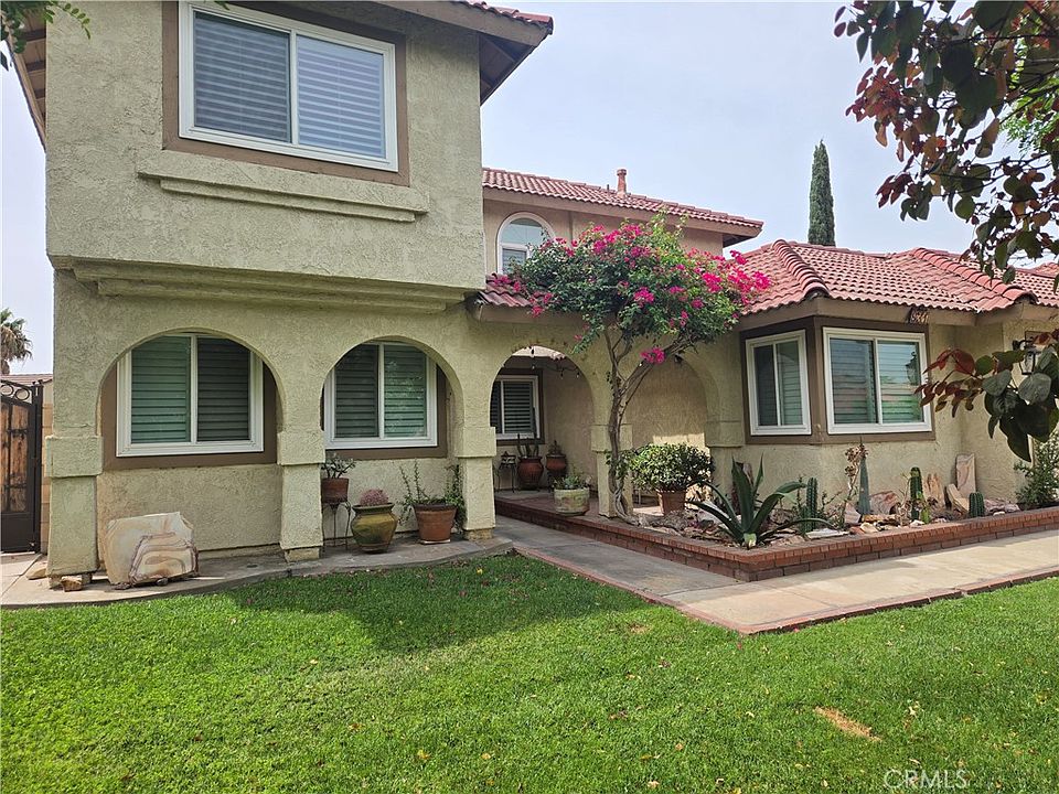 1st image of 831 W El Molino St
