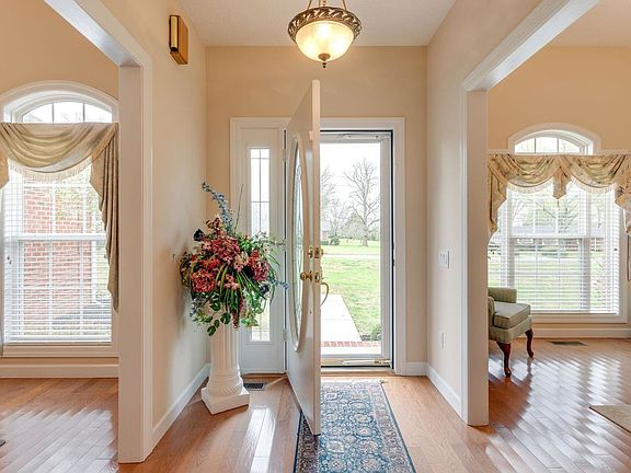 5th image of 107 Hampshire Dr