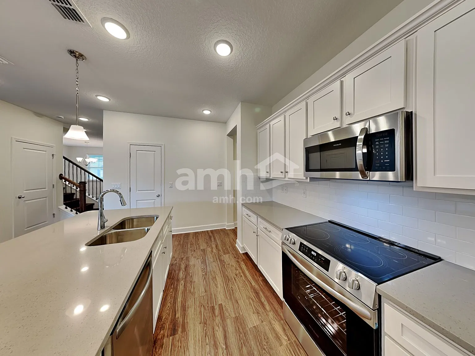 4 bed, 2.5 bath, 2078 sqft, $2,450 — Photo 3
