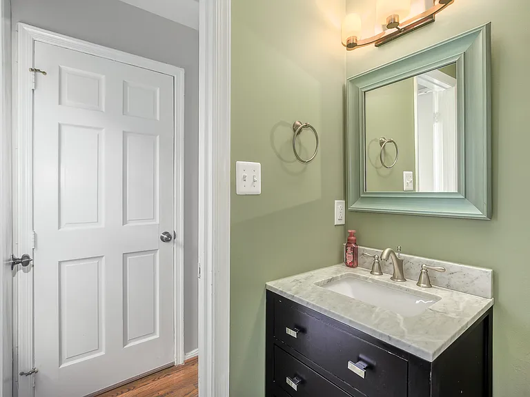 2526 S Arlington Mill Dr — Photo 7