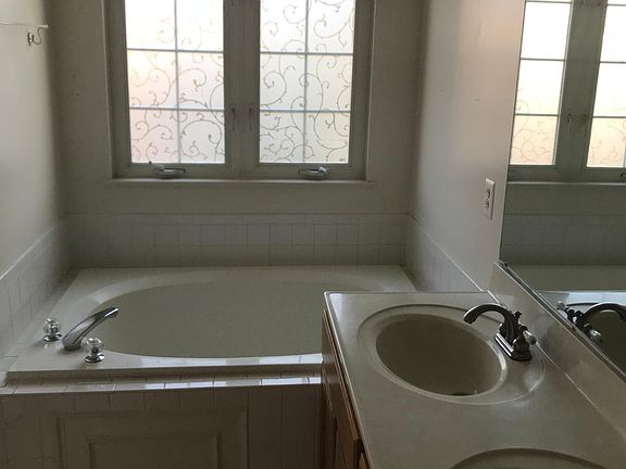 5th image of 13104 Rosebay Dr