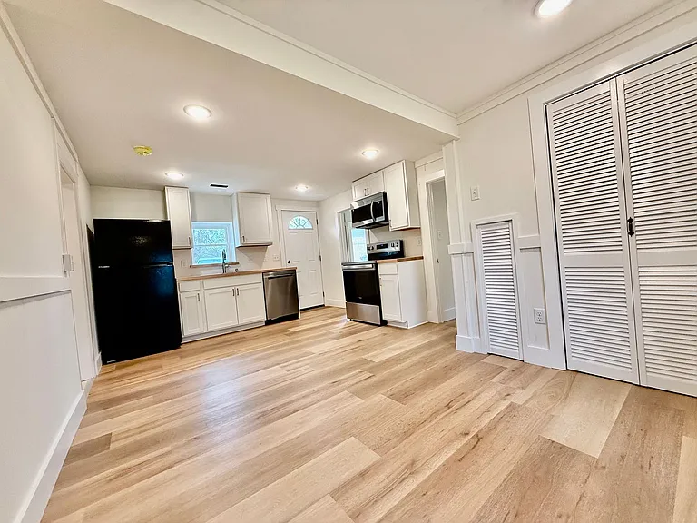 122 N Roosevelt St — Photo 2