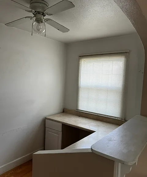 162 S Beverly St — Photo 4