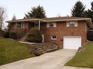 25 Willowbrook Ln, Washington, PA 15301