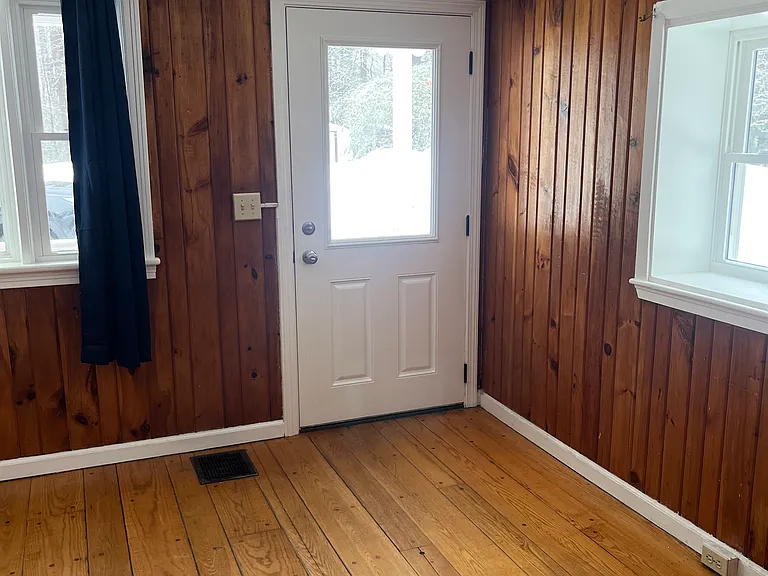 82 Old Town Rd — Photo 16