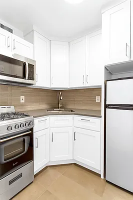 Rented by RELO REDAC INC. | media 3