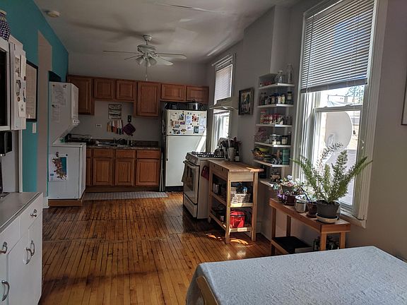 2nd image of 1819 S Carpenter St Floor 2