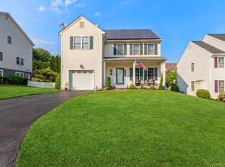 25 Louis Ct, Peekskill, NY 10566