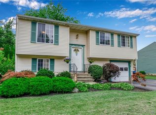 1392 Glidden Cir, Derby, NY 14047