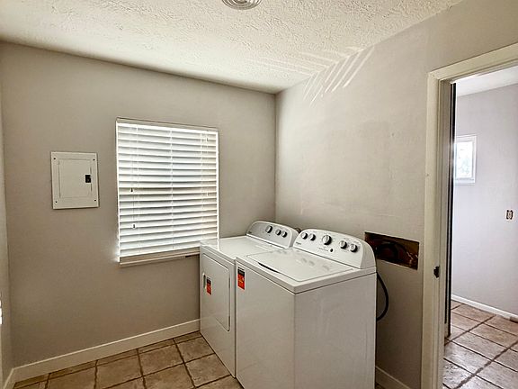5th image of 602 S Mesquite St