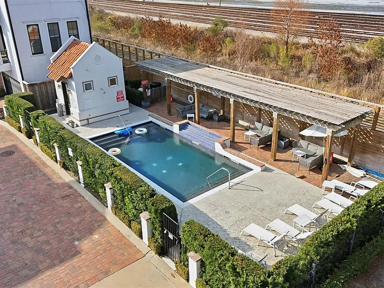 2707 Cohn Trl — Photo 4