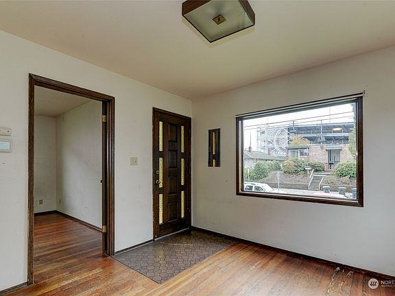 3rd image of 414 9th Avenue SE