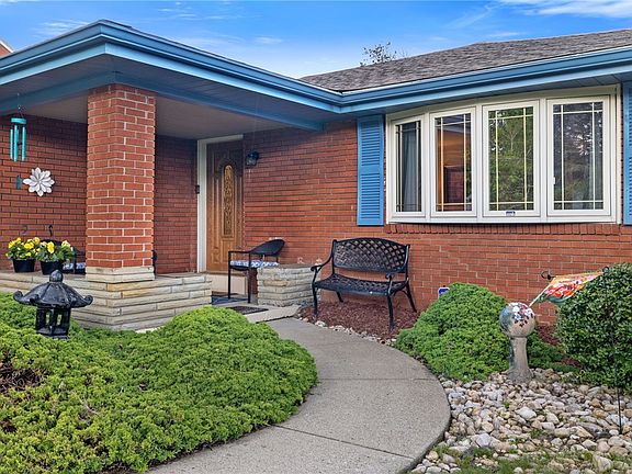 4th image of 1029 Logan Rd