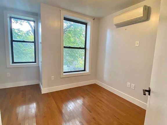 5th image of 82 Marion St APT 4