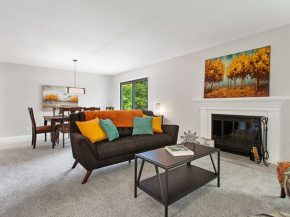 3rd image of 121 Sorrento Dr