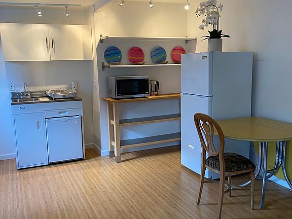 4th image of 423 Caledonia St #B