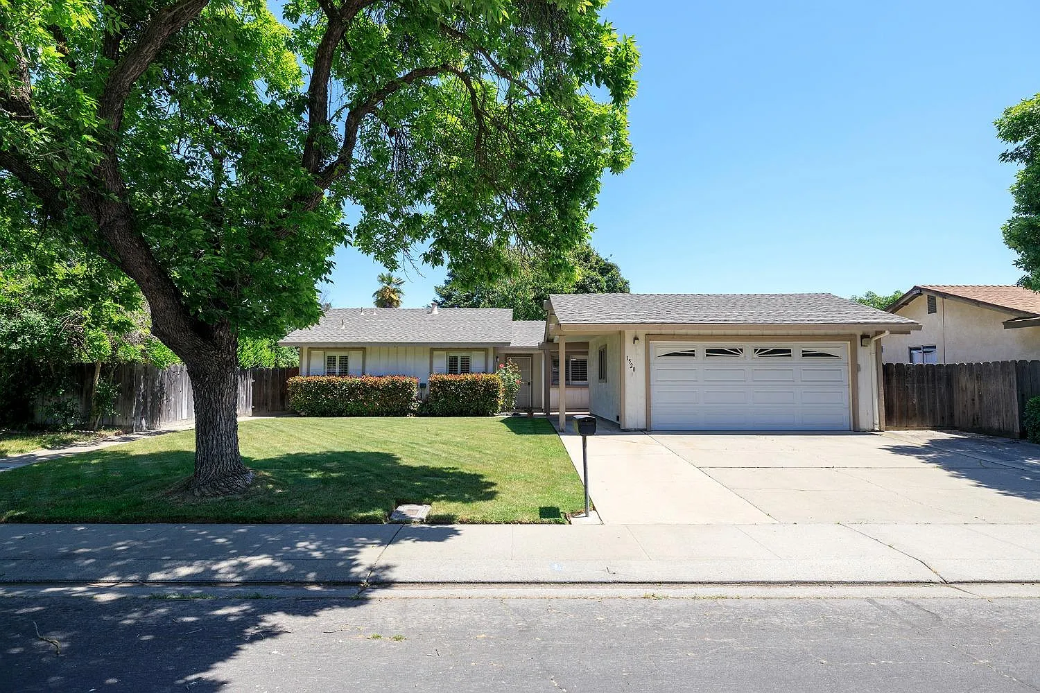 1520 Staci Ln photo 1