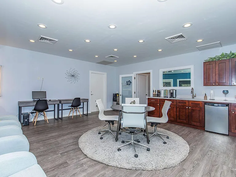 Palm Desert Apartments — Photo 10