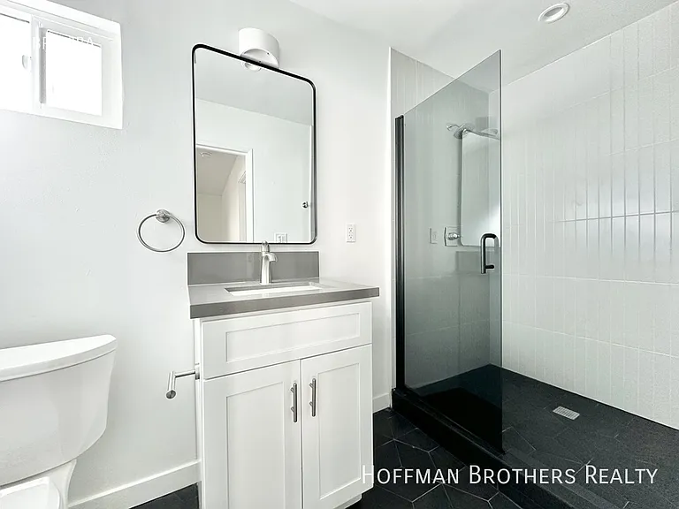 2429 W Avenue 33 #1/4 — Photo 10