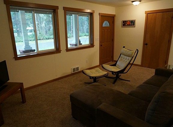 4th image of 11015 118th Ave