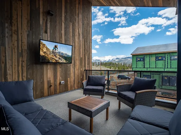 1076 GCR 8, Fraser, CO 80442