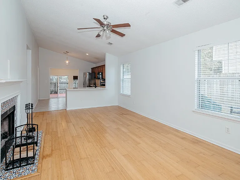 218 Lytham Ct — Photo 4
