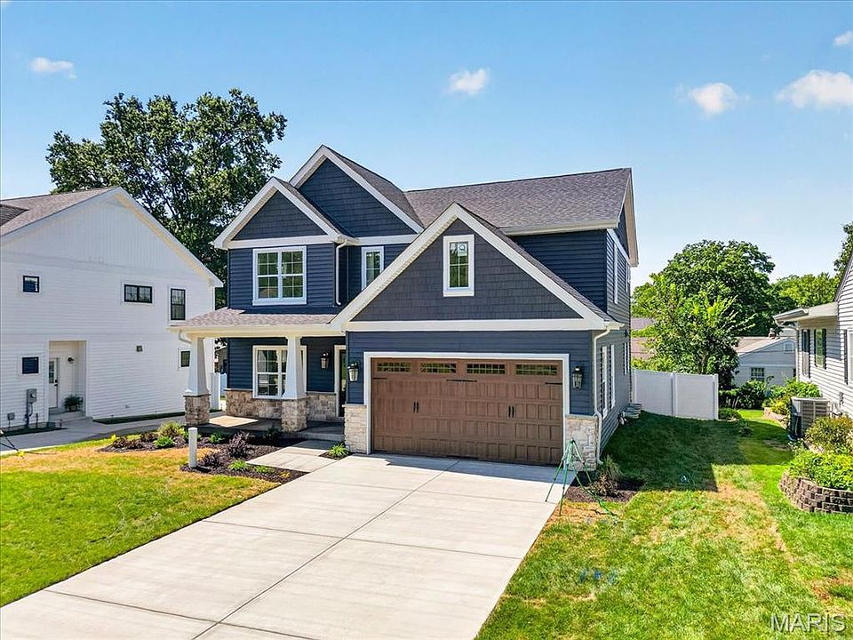 1st image of 923 Poinsetta Ln