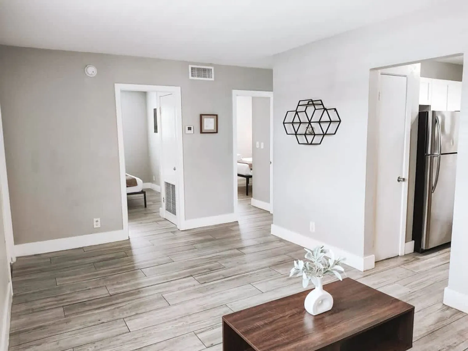 2 bed, 1.0 bath, 796 sqft, $3,117 — Photo 3