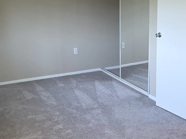 550 West Ct — Photo 11