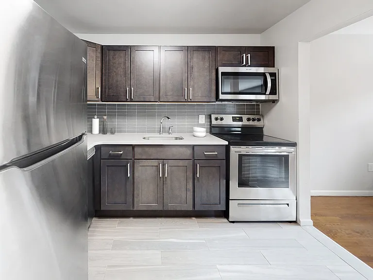 Carlton Apartments — Photo 10