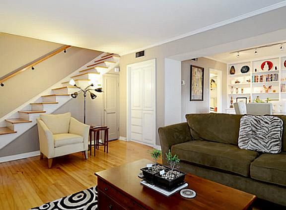 2nd image of 6439 Bordeaux Ave #6439
