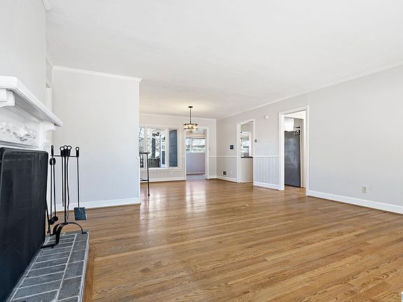 4th image of 215 Rosewood St