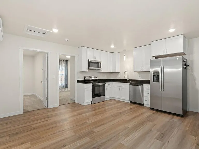 1338 E 7th St — Photo 3