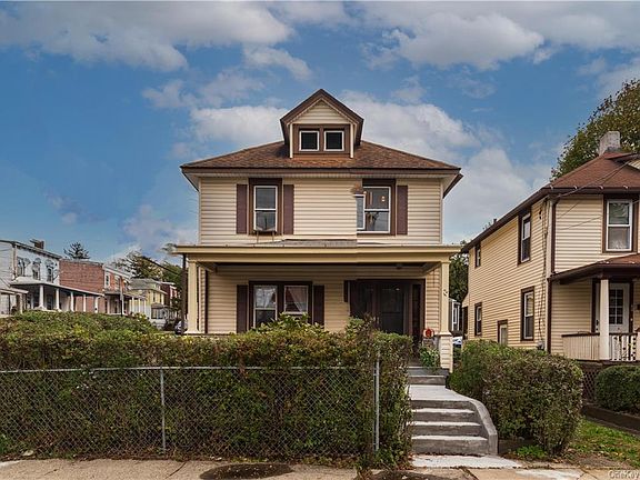 4th image of 42 Fullerton Ave