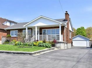 32 Blossom Ln #1A, Hamilton, ON L9C2W6