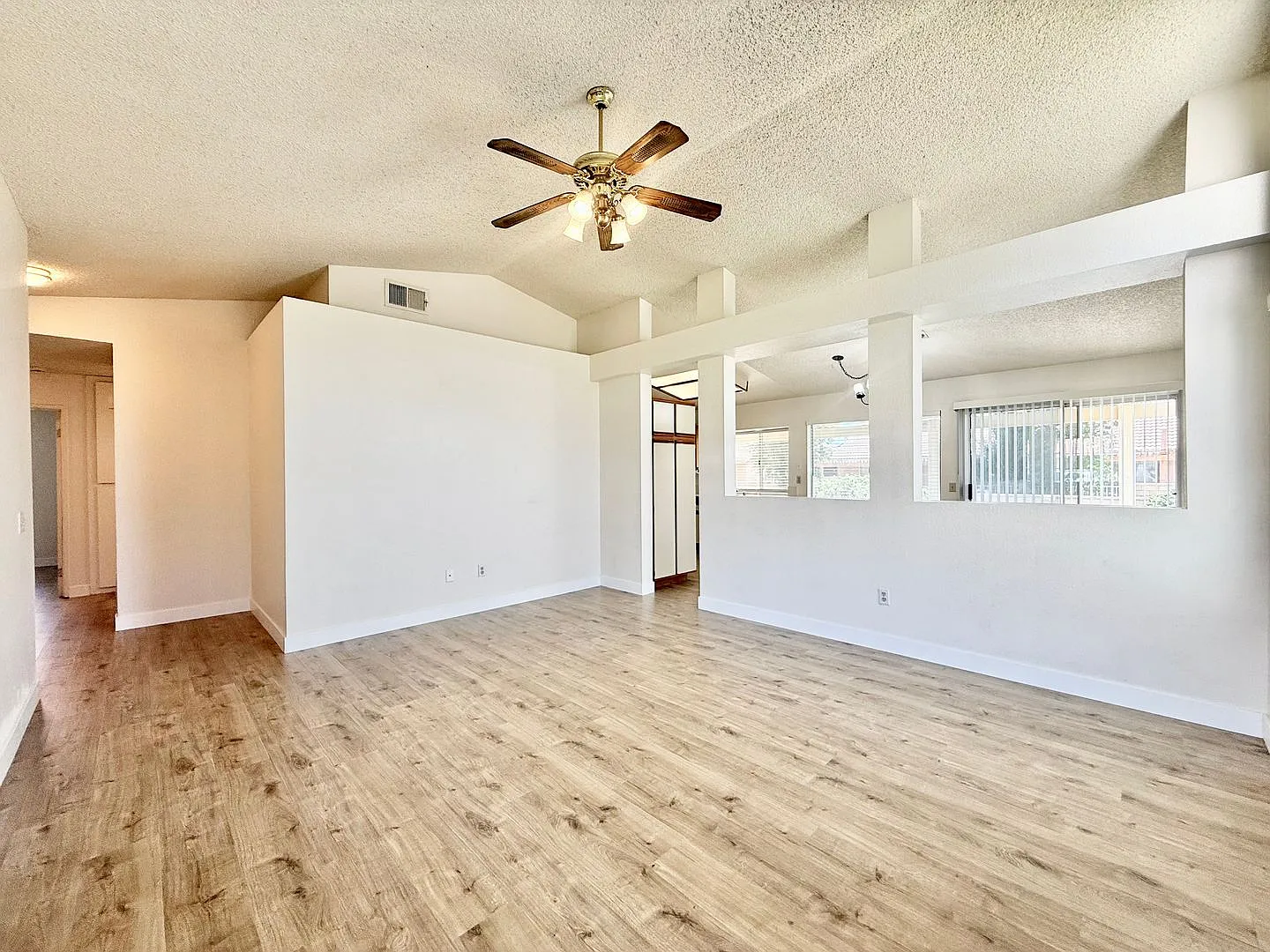 Available Now! 3 Bedroom 2 Bathroom Home In Golden Sun Estates! — Photo 3