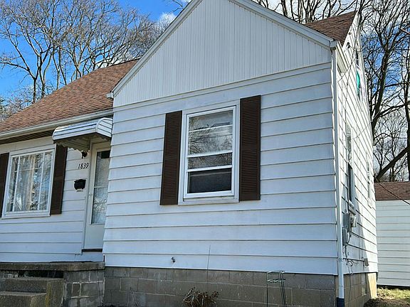 2nd image of 1839 9th St SW