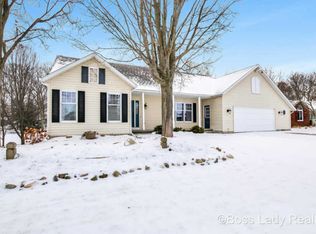 8606 Cedar Lake Dr, Jenison, MI 49428