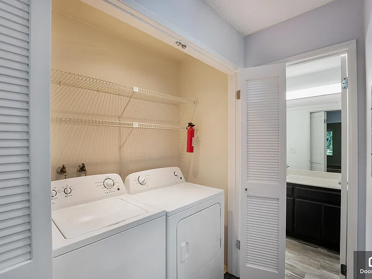 1504 Chelsea — Photo 12