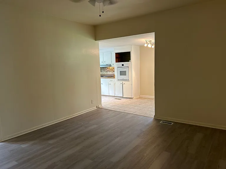 3304 & 3306 Maple Rd NE — Photo 5