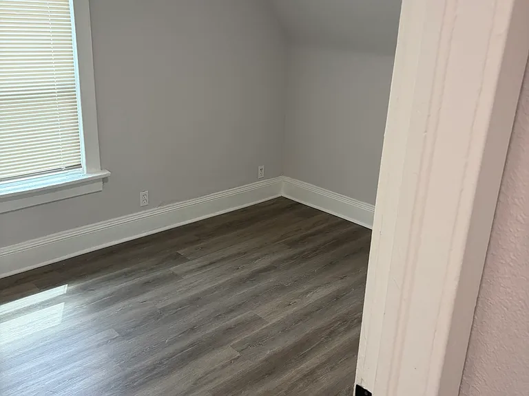 1601 Oakley Ave — Photo 4