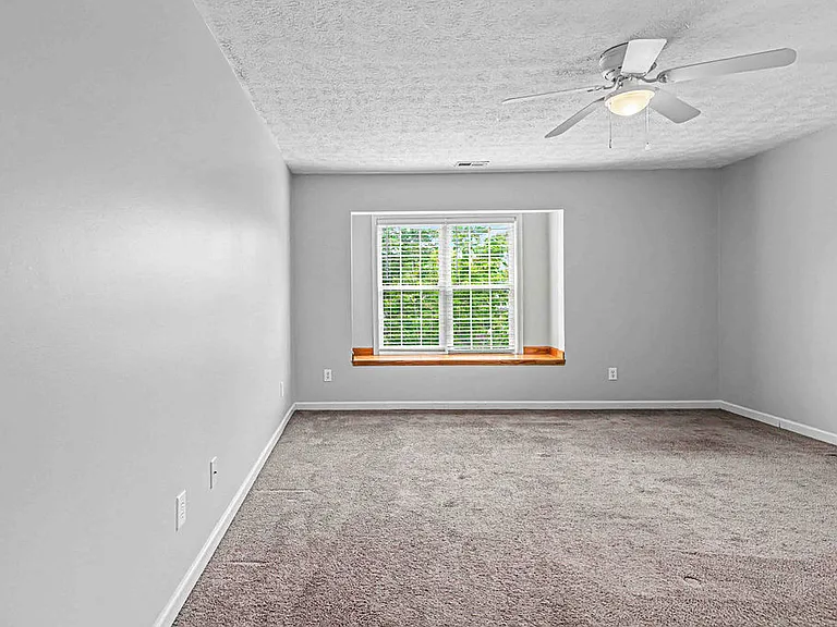 209 Lansing Ct — Photo 24