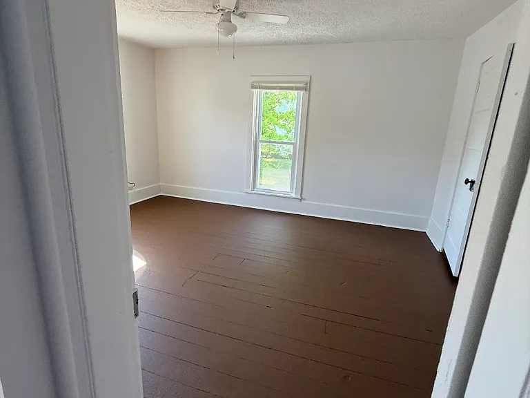 Rogers 304 E Lucas St — Photo 9