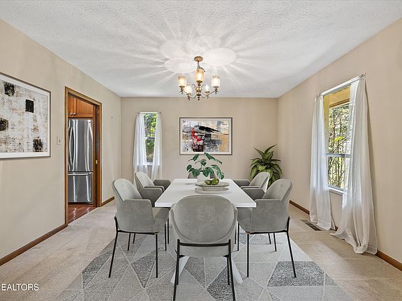 4th image of 5604 Meadow Glen Dr